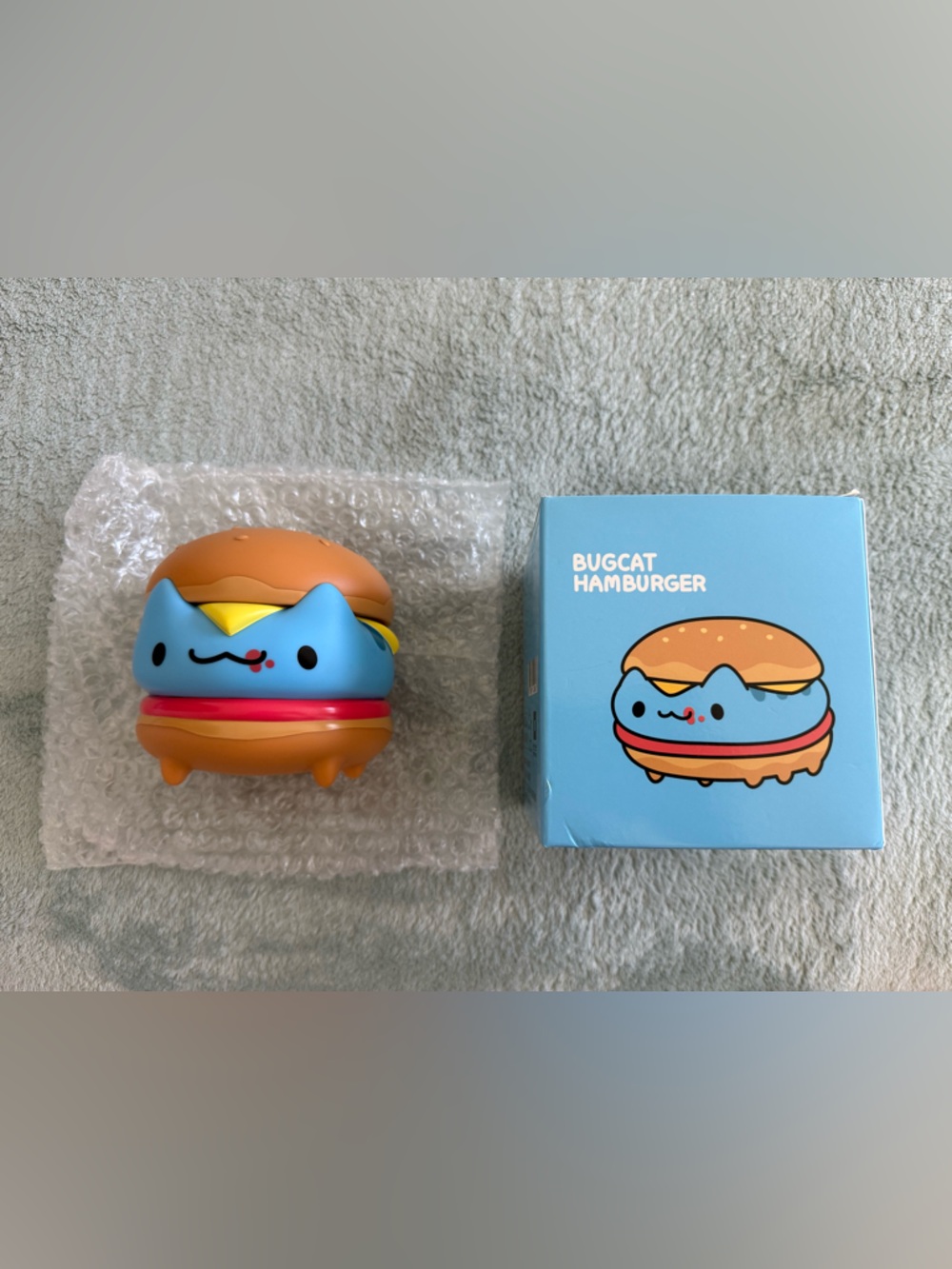 Capoo Bugcat Hamburger Figurine - 100% authentic